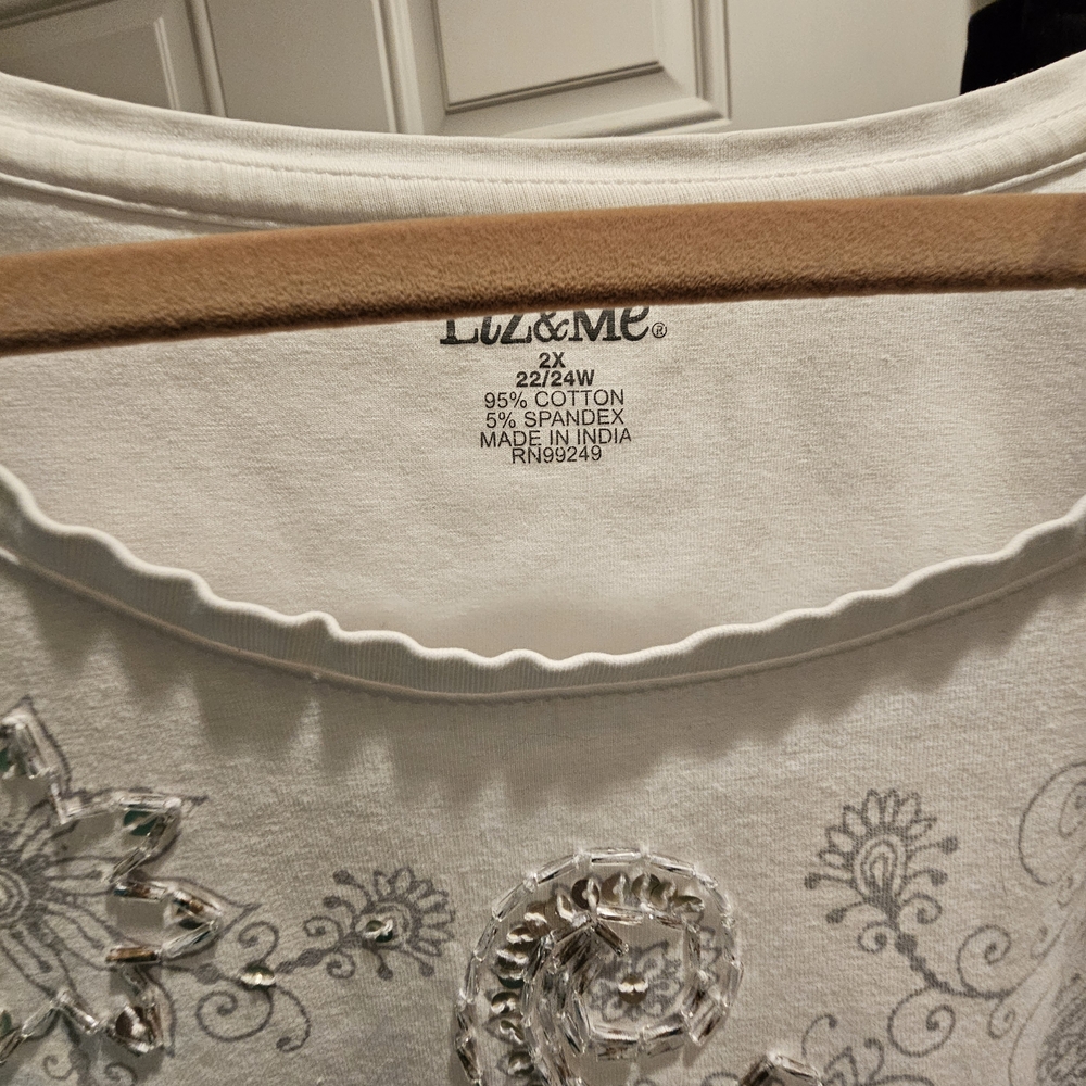 Liz & Me Chic White Embroidered Women's Tee 2X - Picture 4 of 9